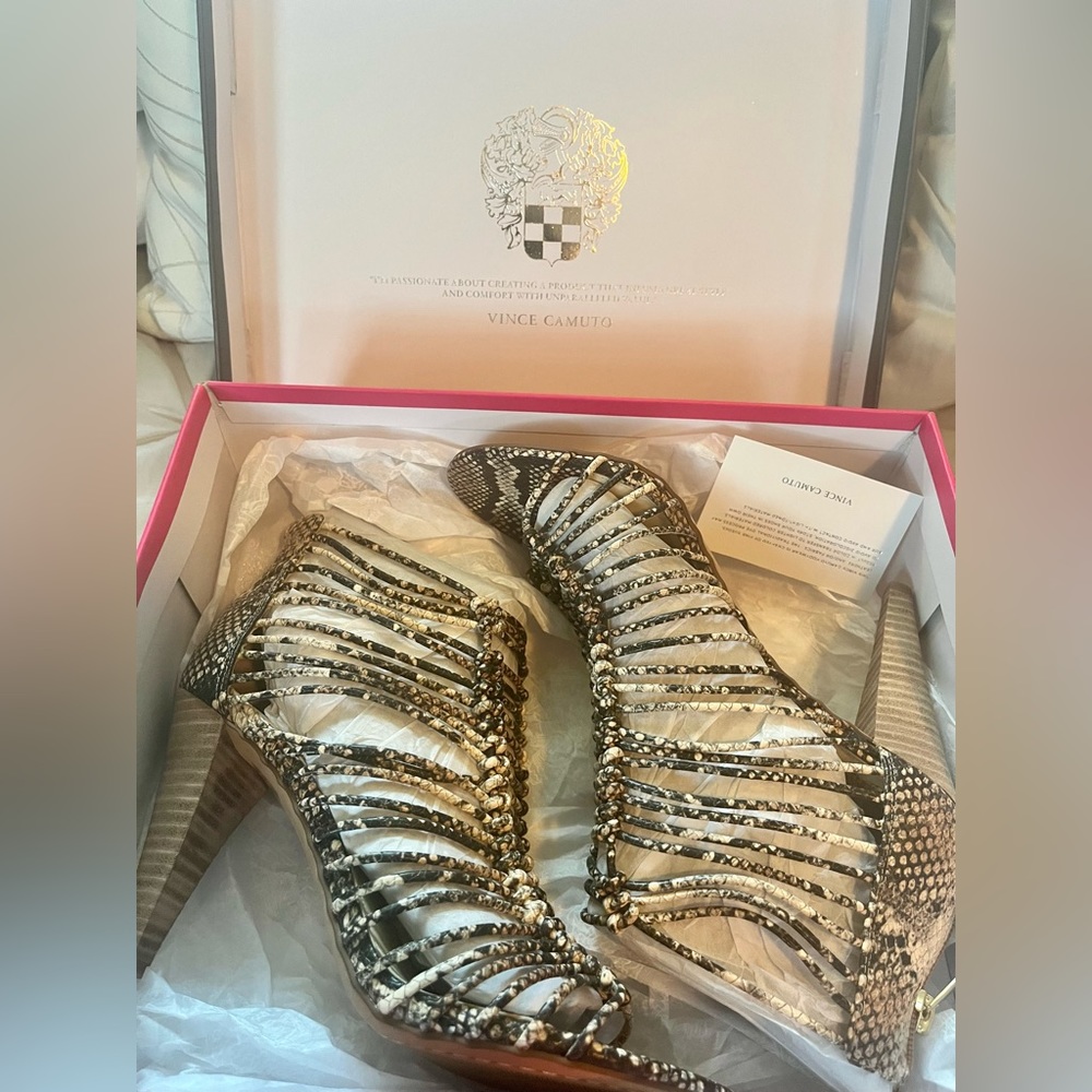 Vince Camuto -Alsandra Snake Print